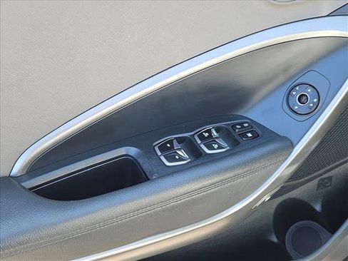 Used 2018 Hyundai Santa Fe SE FWD image 9