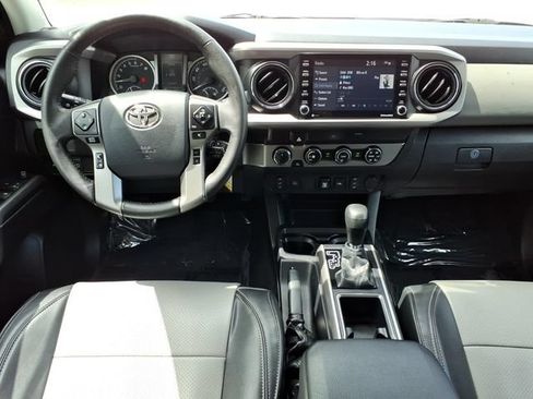 Used 2020 Toyota Tacoma SR5 AWD/4WD image 15