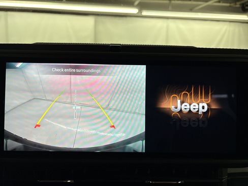 Used 2025 Jeep Wrangler Unlimited Sahara w/ Safety Group AWD/4WD image 26