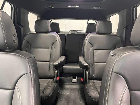 Used 2023 Chevrolet Traverse LT w/ LT Premium Package AWD/4WD image 7