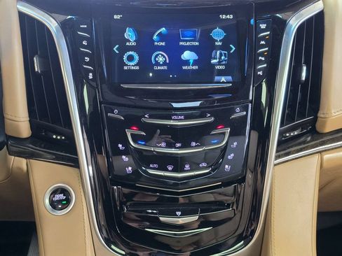 Used 2019 Cadillac Escalade ESV Platinum AWD/4WD image 35