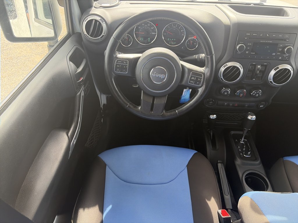 Used 2017 Jeep Wrangler Unlimited Sahara w/ Connectivity Group AWD/4WD image 14