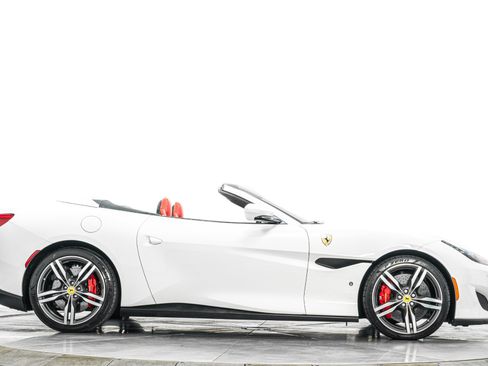 Used 2019 Ferrari Portofino RWD image 50