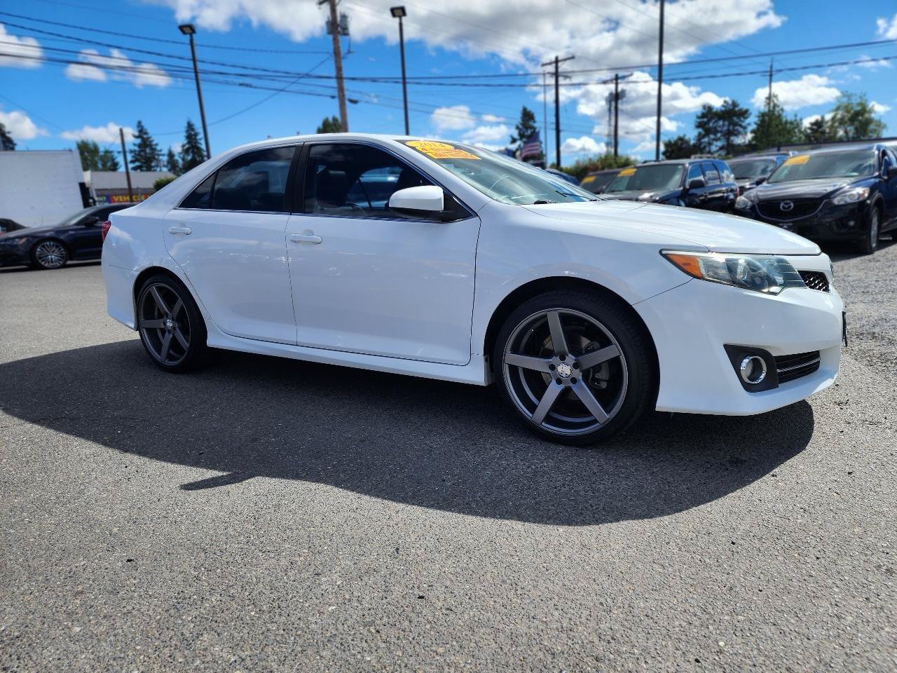 Used 2014 Toyota Camry SE FWD image 4