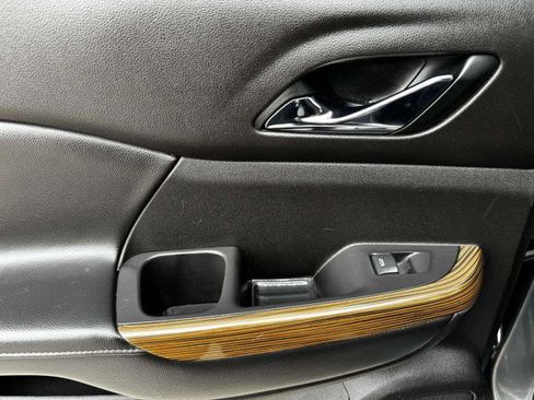 Used 2020 GMC Acadia SLE image 37