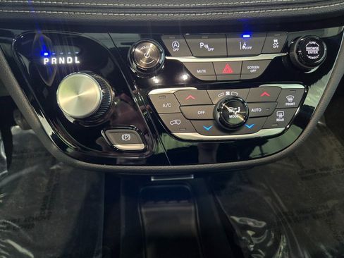 New 2025 Chrysler Pacifica Select image 16