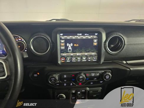Used 2019 Jeep Wrangler Unlimited Sahara AWD/4WD image 13