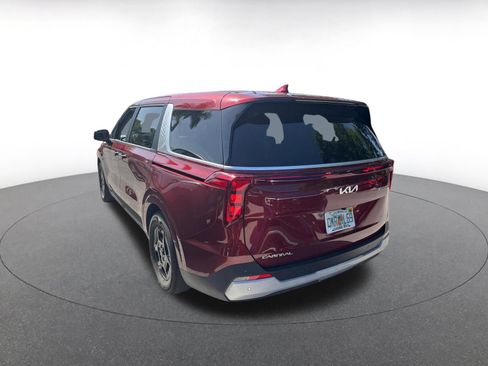 Used 2026 Kia Carnival FWD image 5