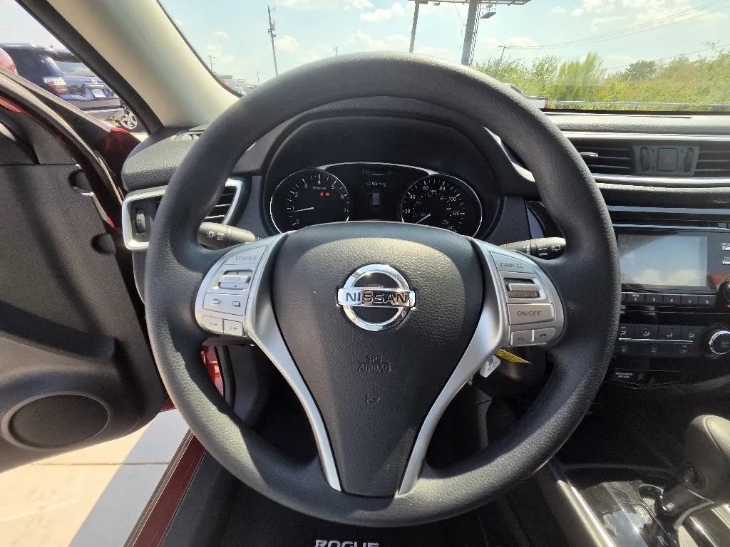 Used 2015 Nissan Rogue S FWD image 27