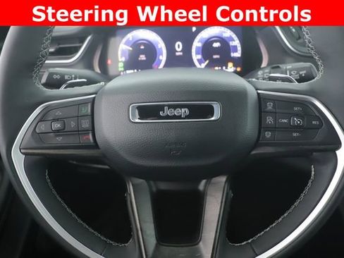 Used 2025 Jeep Grand Cherokee Limited image 21