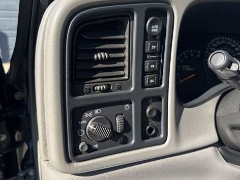 Used 2005 GMC Sierra 1500 SLT w/ Light Duty Power Package AWD/4WD image 14