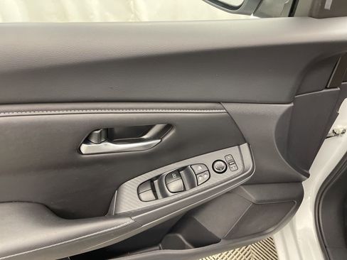 Used 2025 Nissan Sentra SV image 18