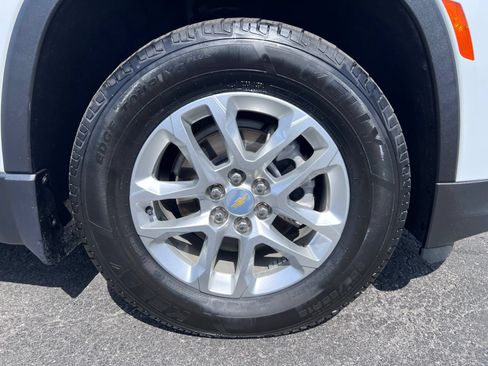 Used 2023 Chevrolet Traverse LS FWD image 23