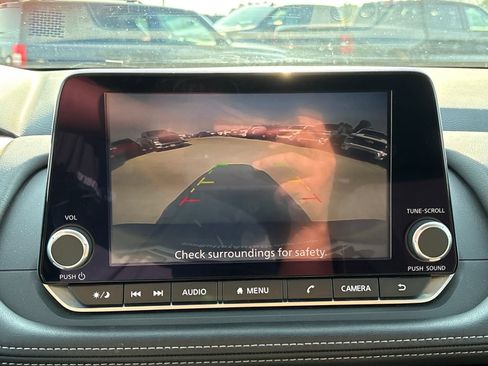 Used 2025 Nissan Rogue SV FWD image 34