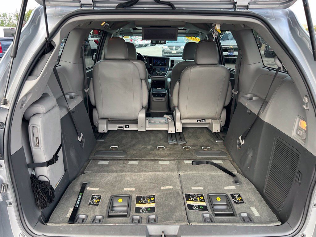 Used 2017 Toyota Sienna FWD image 24