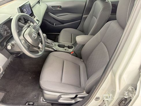 Used 2024 Toyota Corolla LE FWD image 5