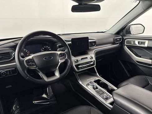 Used 2023 Ford Explorer XLT w/ Equipment Group 202A AWD/4WD image 22