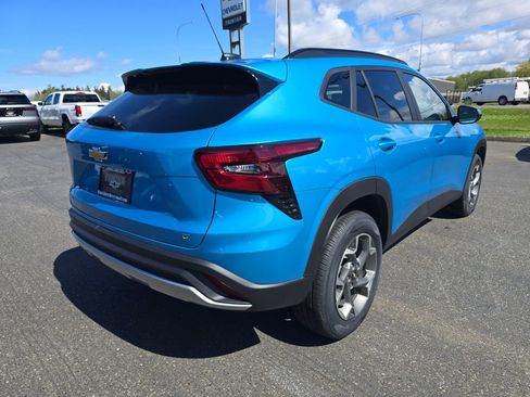 New 2026 Chevrolet Trax LT FWD image 3