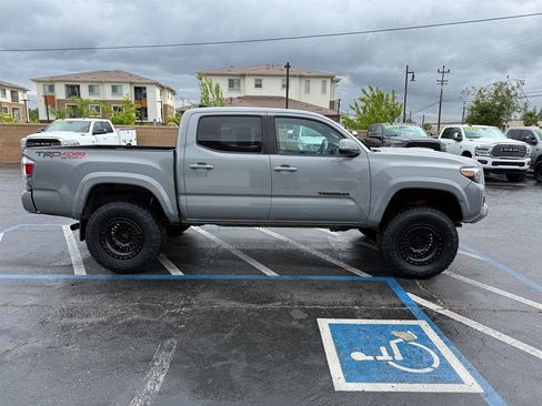 Used 2021 Toyota Tacoma TRD Sport w/ Technology Package AWD/4WD image 4