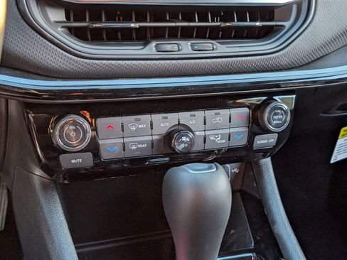 New 2026 Jeep Compass Latitude image 18