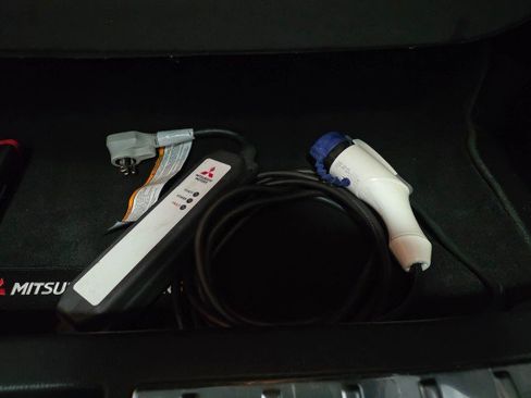 Used 2023 Mitsubishi Outlander SEL image 10