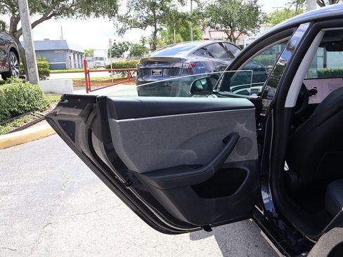Used 2025 Tesla Model 3 Long Range RWD image 27