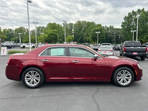 Used 2016 Chrysler 300 C RWD image 5