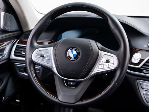 Certified 2022 BMW 750i xDrive AWD/4WD image 11