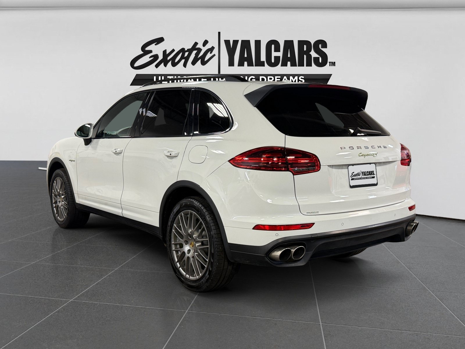 Used 2016 Porsche Cayenne S w/ Premium Plus Package AWD/4WD image 3