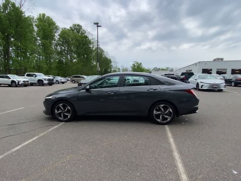 Used 2023 Hyundai Elantra Limited FWD image 5