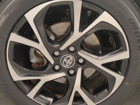 Used 2020 Toyota C-HR XLE FWD image 31