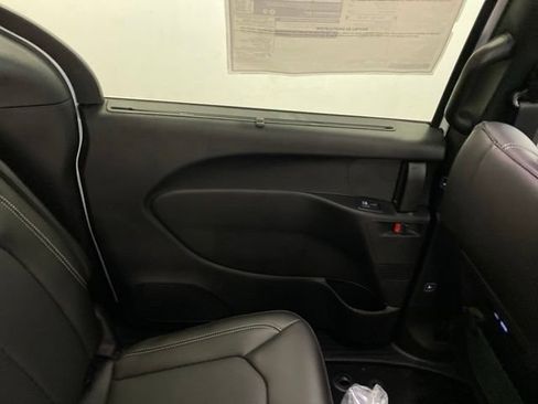 New 2027 Chrysler Pacifica Select FWD image 23