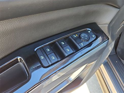 Used 2023 Nissan Pathfinder SL image 23