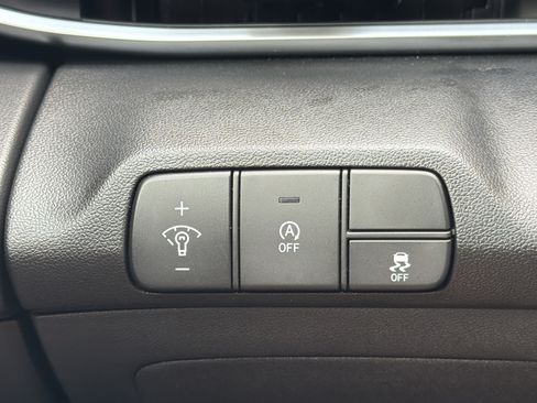Used 2025 Hyundai Elantra SE FWD image 12