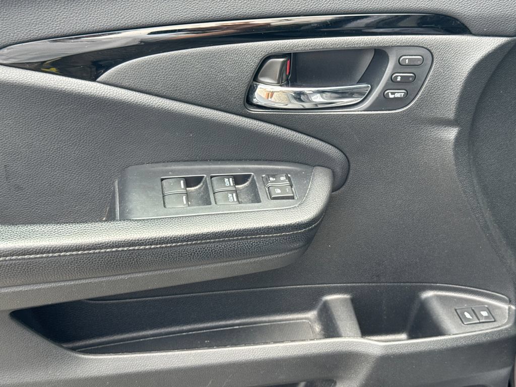Used 2020 Honda Pilot Touring image 12