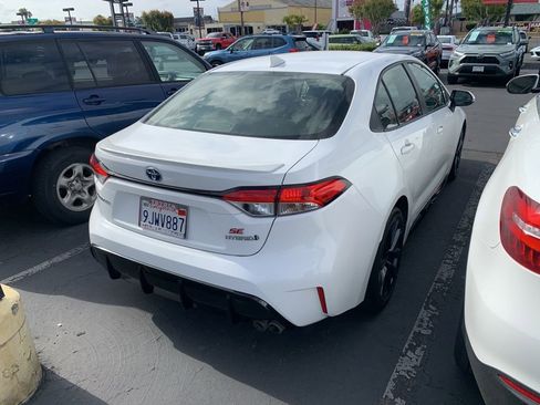 Used 2024 Toyota Corolla SE w/ SE Package FWD image 6