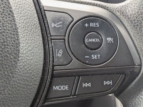 Used 2020 Toyota RAV4 XLE image 29