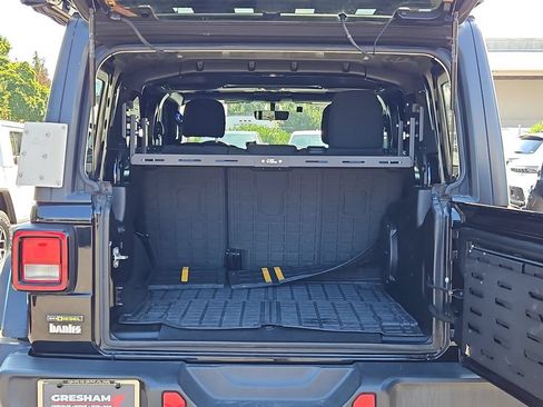 Used 2021 Jeep Wrangler Unlimited Rubicon AWD/4WD image 10
