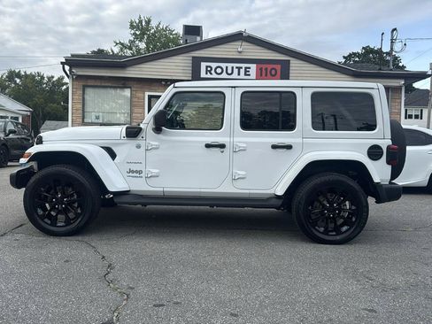 Used 2022 Jeep Wrangler Unlimited Sahara w/ Cold Weather Group AWD/4WD image 13