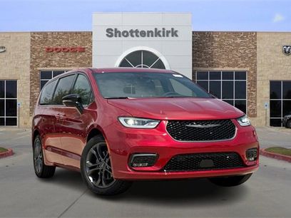 New 2026 Chrysler Pacifica Select