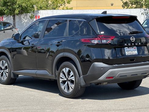 Certified 2022 Nissan Rogue SV image 6