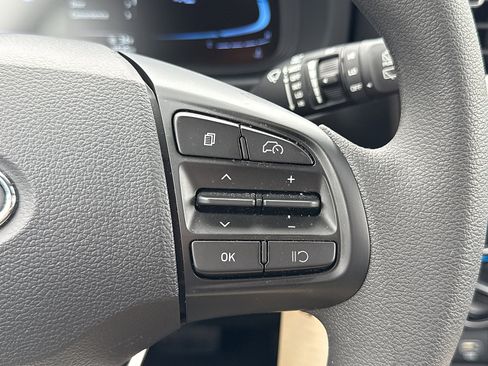 Certified 2023 Hyundai Venue SE image 21