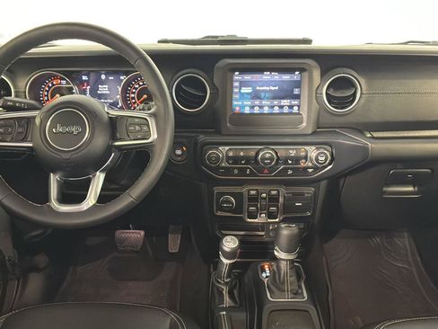 Used 2019 Jeep Wrangler Unlimited Sahara w/ Cold Weather Group AWD/4WD image 18