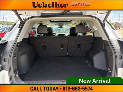 Used 2023 GMC Terrain SLT FWD image 9