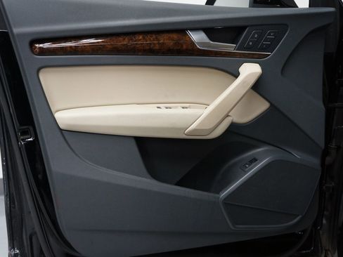 Used 2018 Audi Q5 2.0T Premium Plus w/ Premium Plus Package image 23