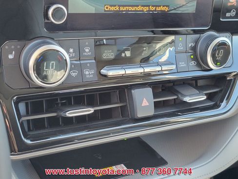 Used 2023 Toyota Highlander XLE AWD/4WD image 25