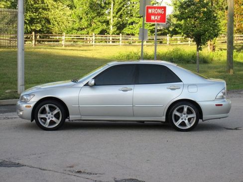 Used 2002 Lexus IS 300 RWD image 6