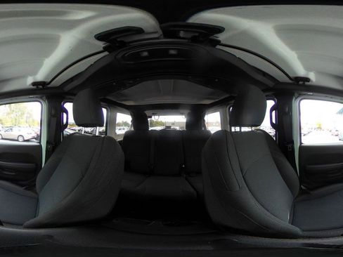 Used 2025 Jeep Wrangler Sahara image 41