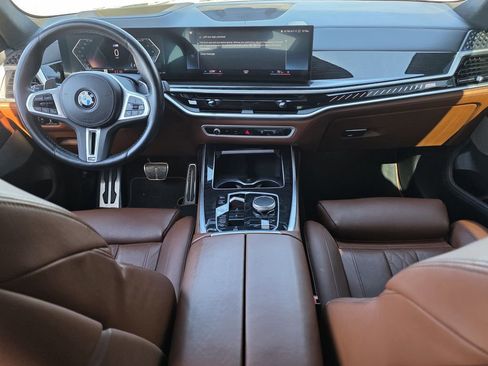 Used 2023 BMW X7 M60i image 7