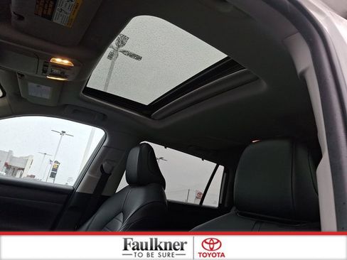 Certified 2021 Toyota Highlander XLE AWD/4WD image 14